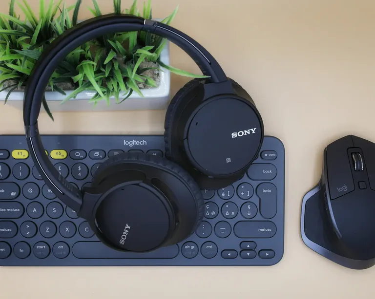 Consumer electronics sold online into Spain